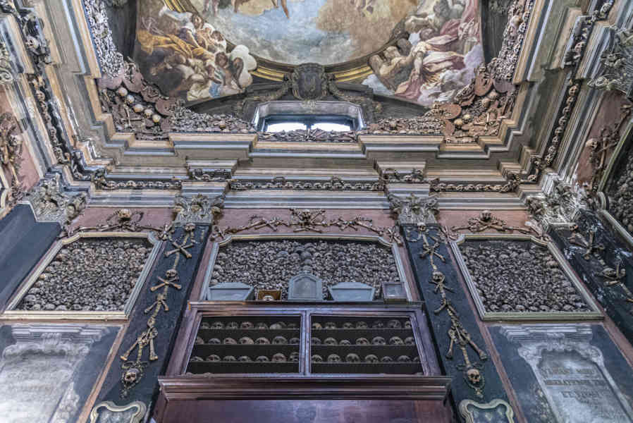 Italia - Milán 134 - iglesia de San Bernardino alle Ossa.jpg
